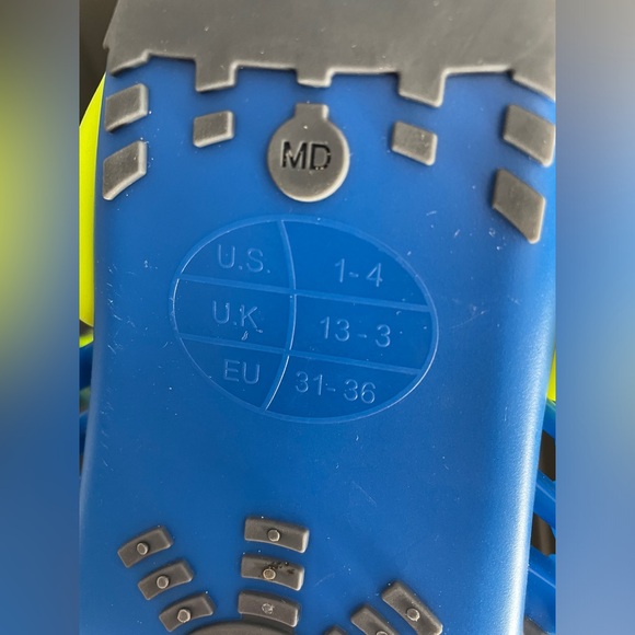 US Divers Kids Snorkeling Set with Mask Goggle Snorkel Fins Gear Bag - Picture 6 of 9